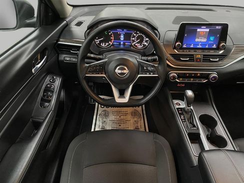 Used 2025 Nissan Altima 2.5 SV FWD image 13