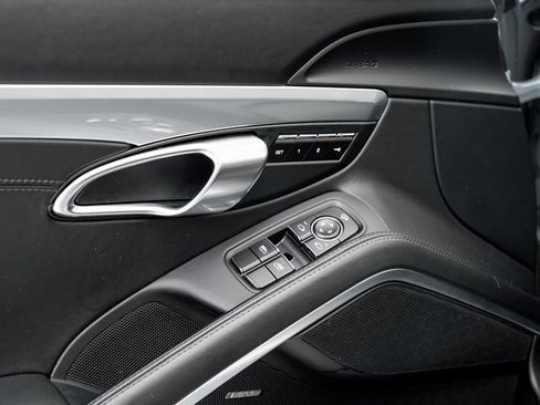 Used 2025 Porsche 718 Boxster image 8