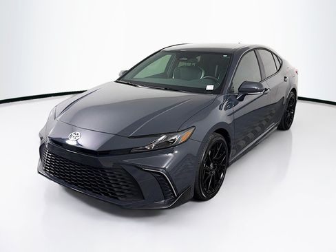 Used 2026 Toyota Camry SE FWD image 3