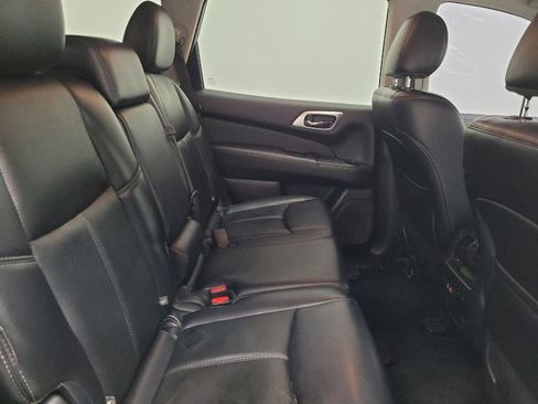 Used 2019 Nissan Pathfinder SL FWD image 19