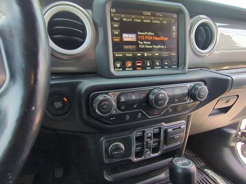Certified 2019 Jeep Wrangler Unlimited Sahara AWD/4WD image 27