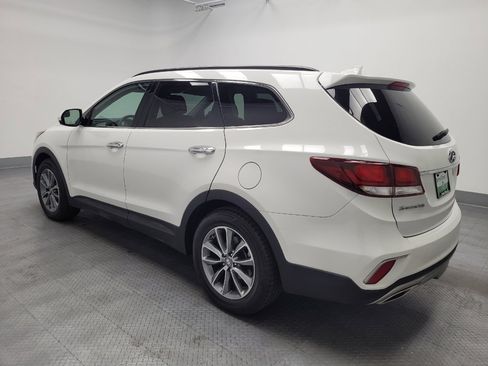 Used 2017 Hyundai Santa Fe SE image 3