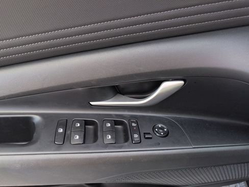 Used 2025 Hyundai Elantra SEL FWD image 13