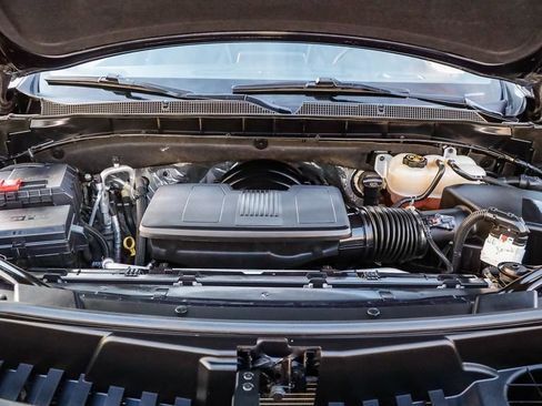 Used 2024 Chevrolet Suburban Premier image 28