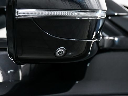 Used 2022 BMW 740i xDrive w/ M Sport Package AWD/4WD image 80