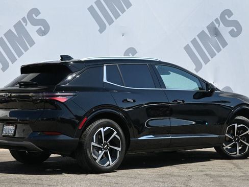 Used 2025 Chevrolet Equinox EV LT w/ LPO, Blackout Package FWD image 5
