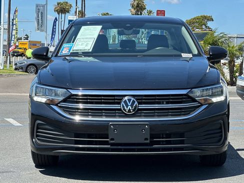Used 2024 Volkswagen Jetta SE FWD image 9