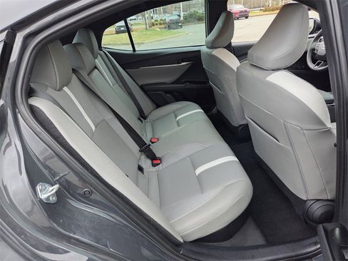 Used 2025 Toyota Camry SE image 12