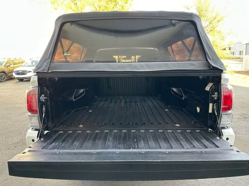 Used 2020 Toyota Tacoma TRD Sport w/ Technology Package image 19