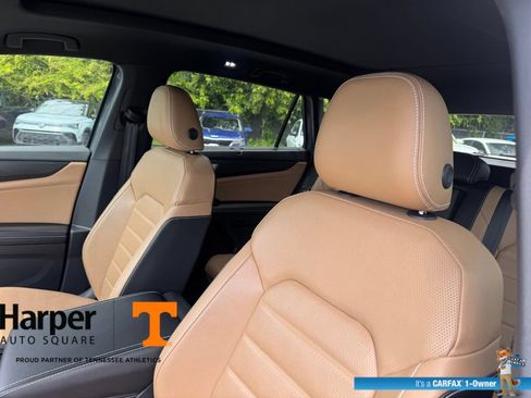 Used 2024 Volkswagen Atlas Cross Sport SEL R-Line AWD/4WD image 12