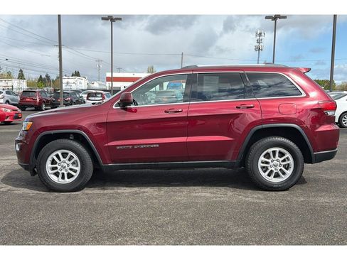 Used 2020 Jeep Grand Cherokee Laredo image 9