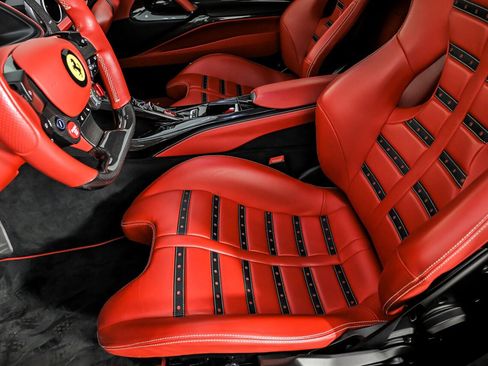 Used 2023 Ferrari 812 GTS RWD image 24