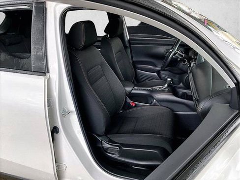Used 2023 Honda HR-V Sport image 9