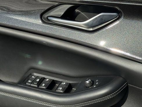 Used 2023 Jeep Grand Cherokee Laredo image 25