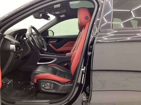 Used 2018 Jaguar F-PACE S image 13