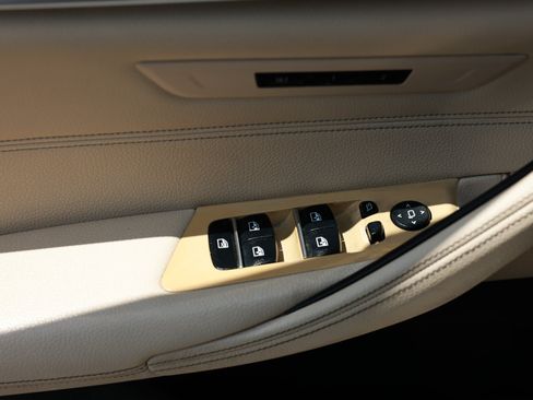 Used 2019 BMW 530i w/ Convenience Package RWD image 50