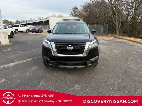 Certified 2025 Nissan Pathfinder SV image 4