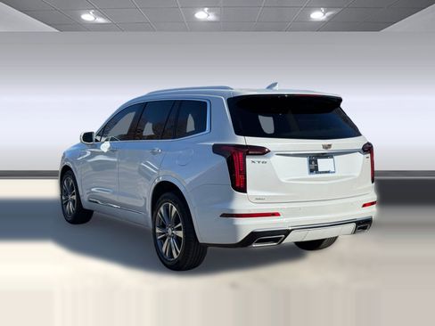 Used 2020 Cadillac XT6 Premium Luxury w/ Platinum Package image 3