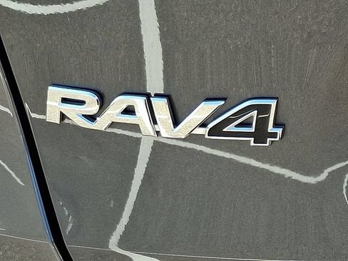 Used 2025 Toyota RAV4 XLE AWD/4WD image 29