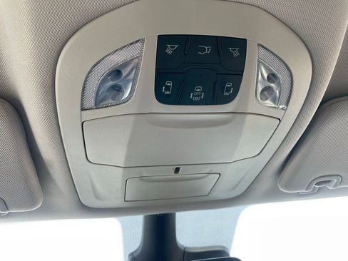 Used 2024 Chrysler Pacifica Limited FWD image 52