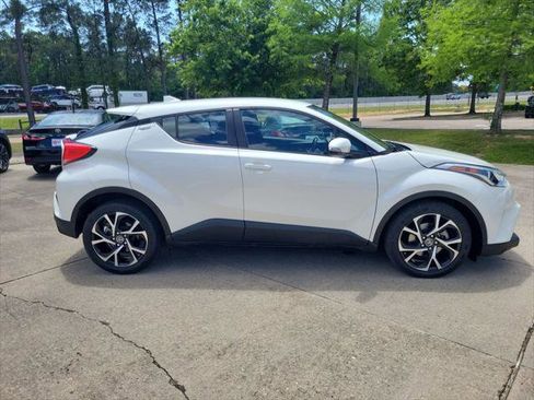 Certified 2018 Toyota C-HR XLE image 7