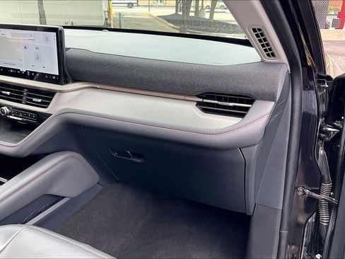 Used 2025 Ford Explorer Active w/ Active Comfort Package AWD/4WD image 14