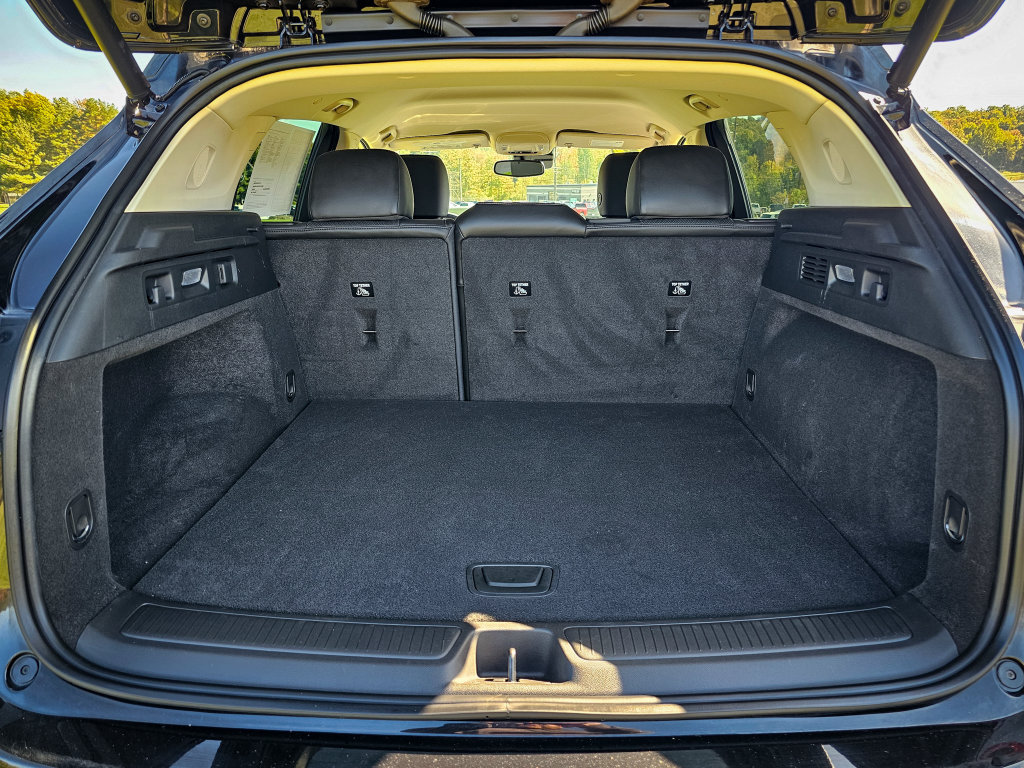 Used 2022 Buick Envision Essence w/ Safety Package FWD image 36