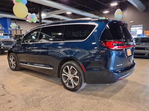 Used 2024 Chrysler Pacifica Pinnacle image 6