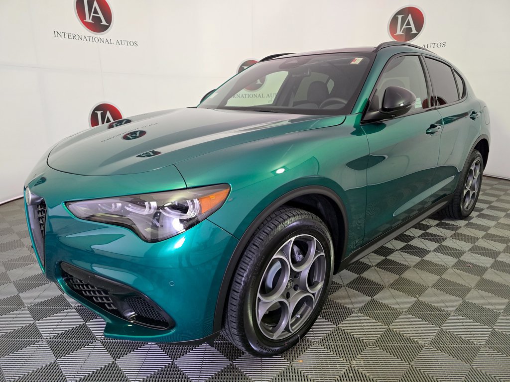 New 2025 Alfa Romeo Stelvio Sprint AWD/4WD image 4