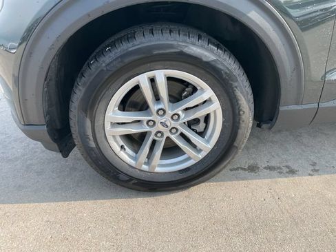 Used 2023 Ford Explorer XLT w/ Equipment Group 202A AWD/4WD image 29