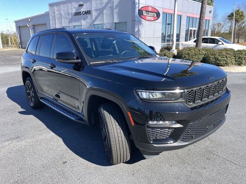 Used 2022 Jeep Grand Cherokee Limited w/ Luxury Tech Group II image 7