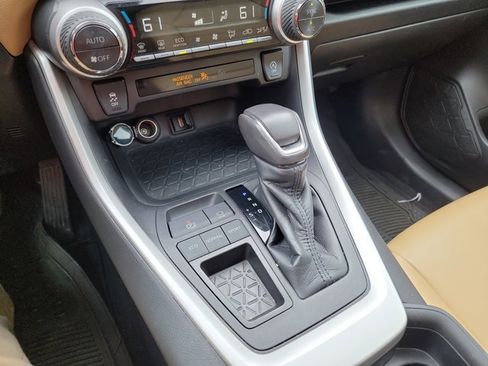 Used 2020 Toyota RAV4 XLE Premium FWD image 24