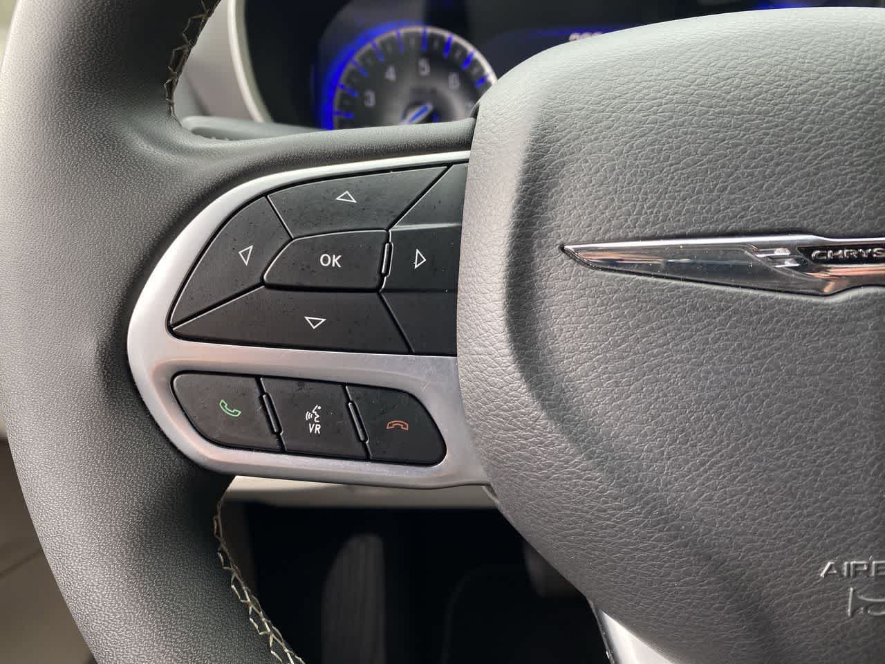 Used 2024 Chrysler Pacifica Touring-L FWD image 20