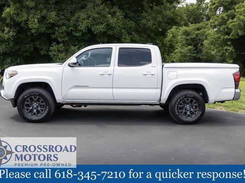 Used 2022 Toyota Tacoma SR5 AWD/4WD image 2