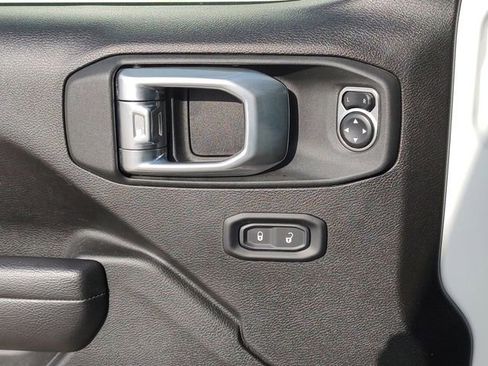 Certified 2025 Jeep Wrangler Unlimited Rubicon image 25