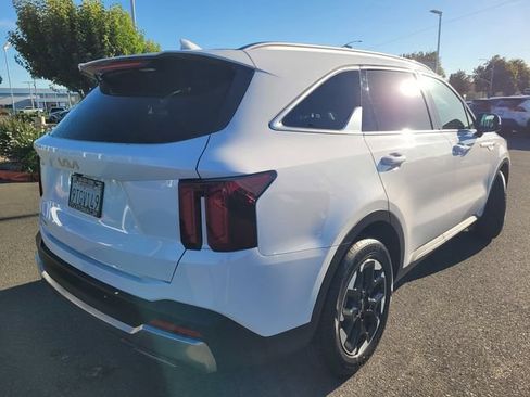 Used 2024 Kia Sorento S FWD image 4