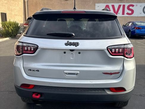 Used 2025 Jeep Compass Trailhawk AWD/4WD image 5