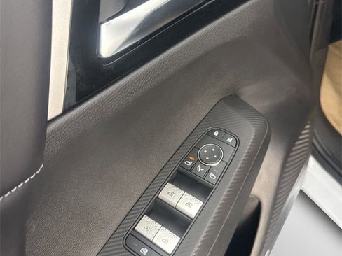 New 2025 Mitsubishi Outlander SE image 18