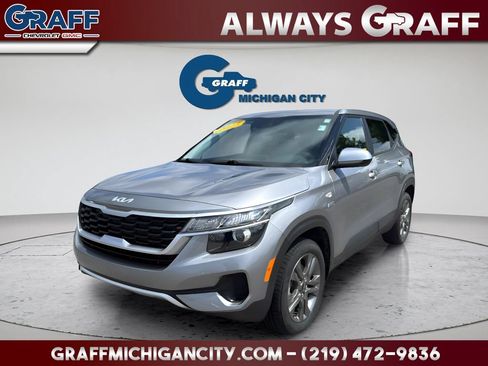 Used 2023 Kia Seltos LX AWD/4WD image 1