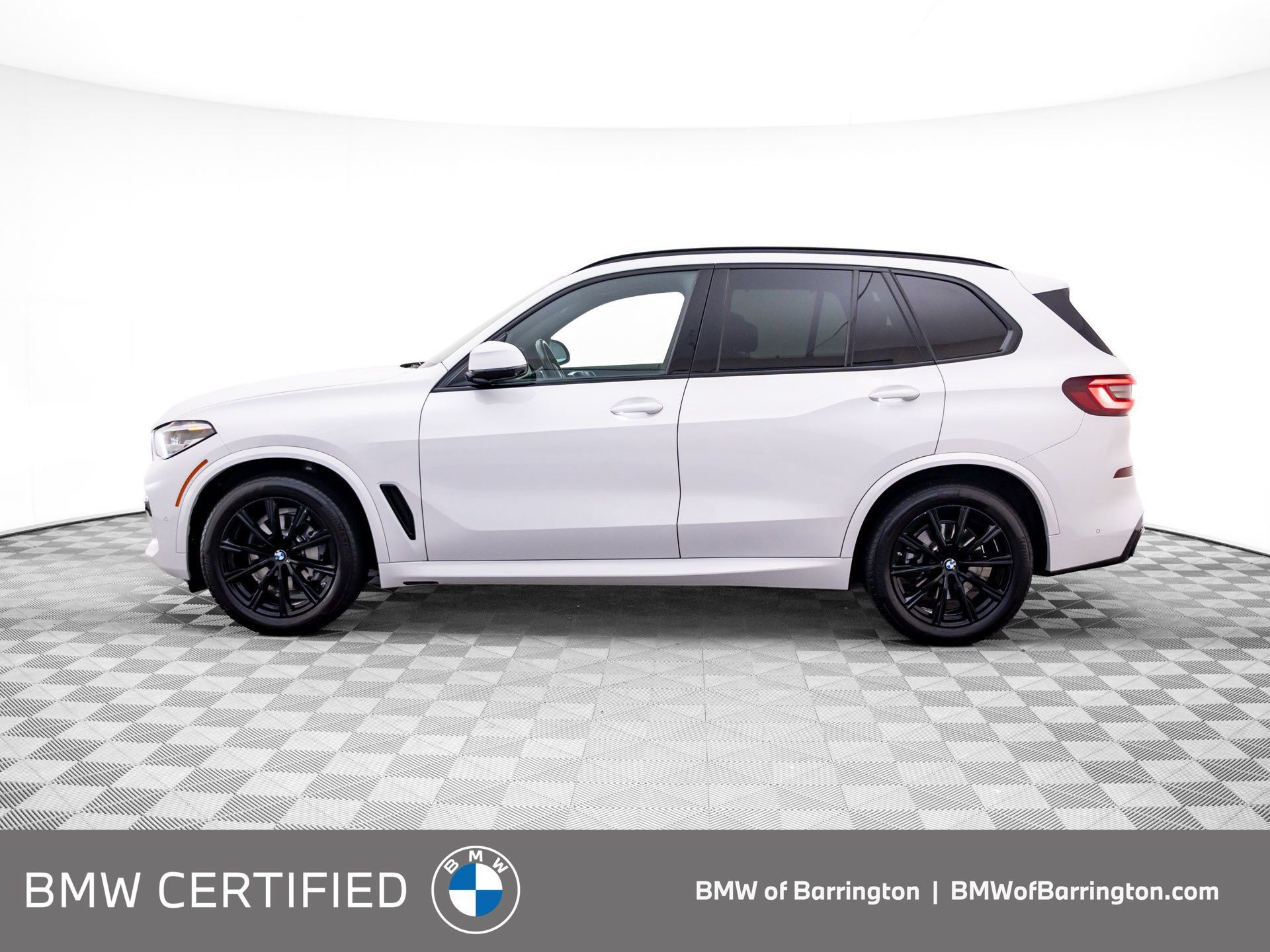 Certified 2022 BMW X5 xDrive40i w/ M Sport Package AWD/4WD image 2