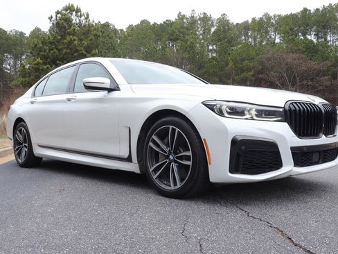 Used 2020 BMW 750i xDrive image 9