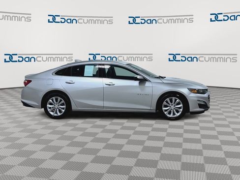 Used 2019 Chevrolet Malibu LT w/ Leather Package FWD image 2