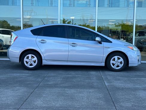 Used 2010 Toyota Prius Five FWD image 2