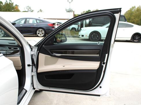 Used 2012 BMW 750Li xDrive image 32