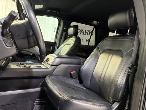 Used 2019 Ford Expedition Limited RWD image 9