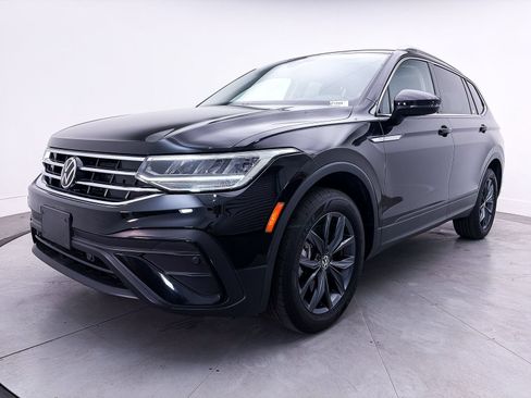 Used 2023 Volkswagen Tiguan SE AWD/4WD image 12