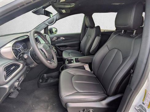 New 2026 Chrysler Voyager LX image 13