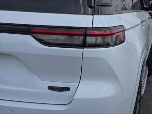 New 2025 Jeep Grand Cherokee Summit image 16