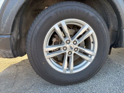 Used 2022 Ford Explorer XLT w/ Equipment Group 202A image 10