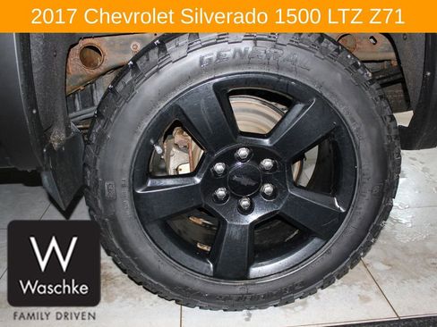 Used 2017 Chevrolet Silverado 1500 LTZ Z71 w/ Realtree Edition image 11